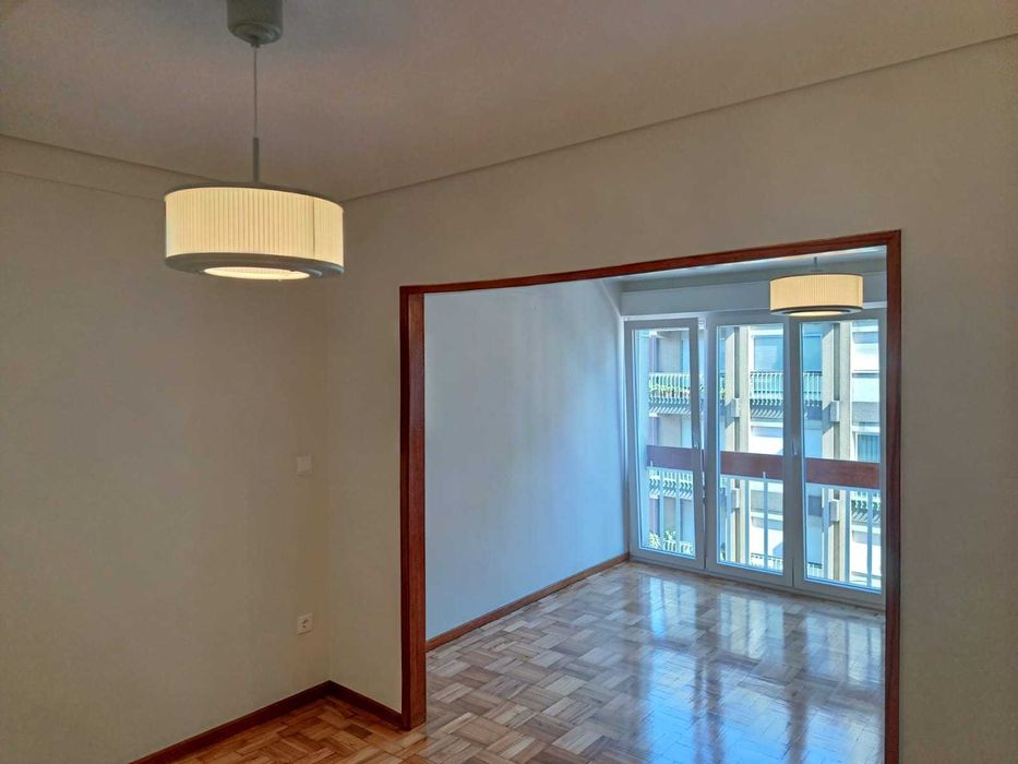 Apartamento T1+1 renovado em zona central (Rua 25 de Abril)