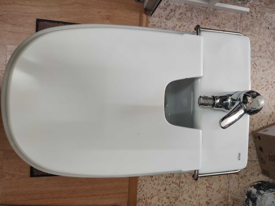 Bidé da Roca c/ torneira e tampa