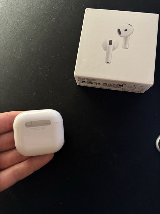Słuchawki AirPods 4 ANC