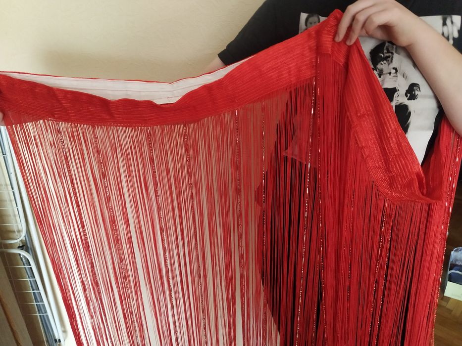 Тюль червона, тюль нитка, макарони, 2 штуки по 1.5 м.