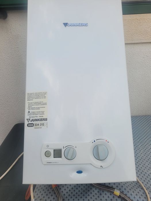 Esquentador junkers inteligente a funcionar muito bem e  ventilado
