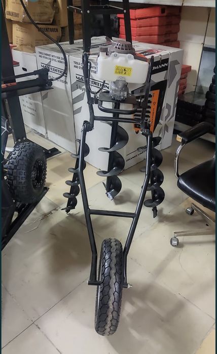 Perfurador de solo a gasolina com 3 brocas