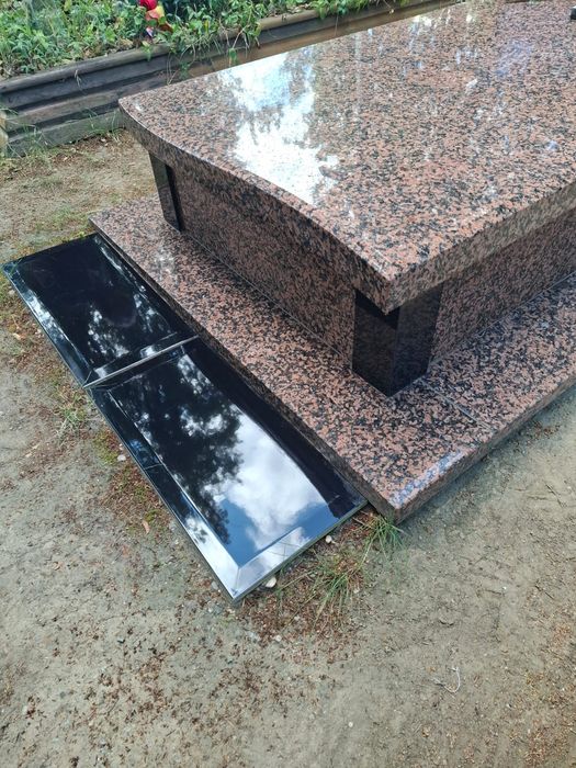 Nagrobek granit stan dobry