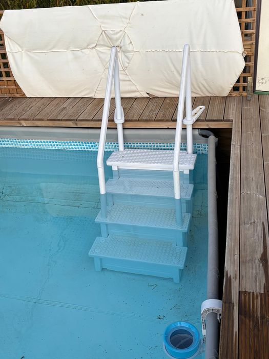 Piscina Intex XTR Frame usada apenas um verão + escada fácil acesso