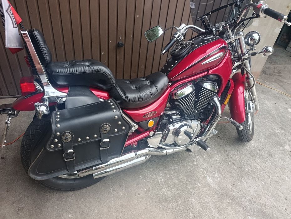 Suzuki Intruder vs 800