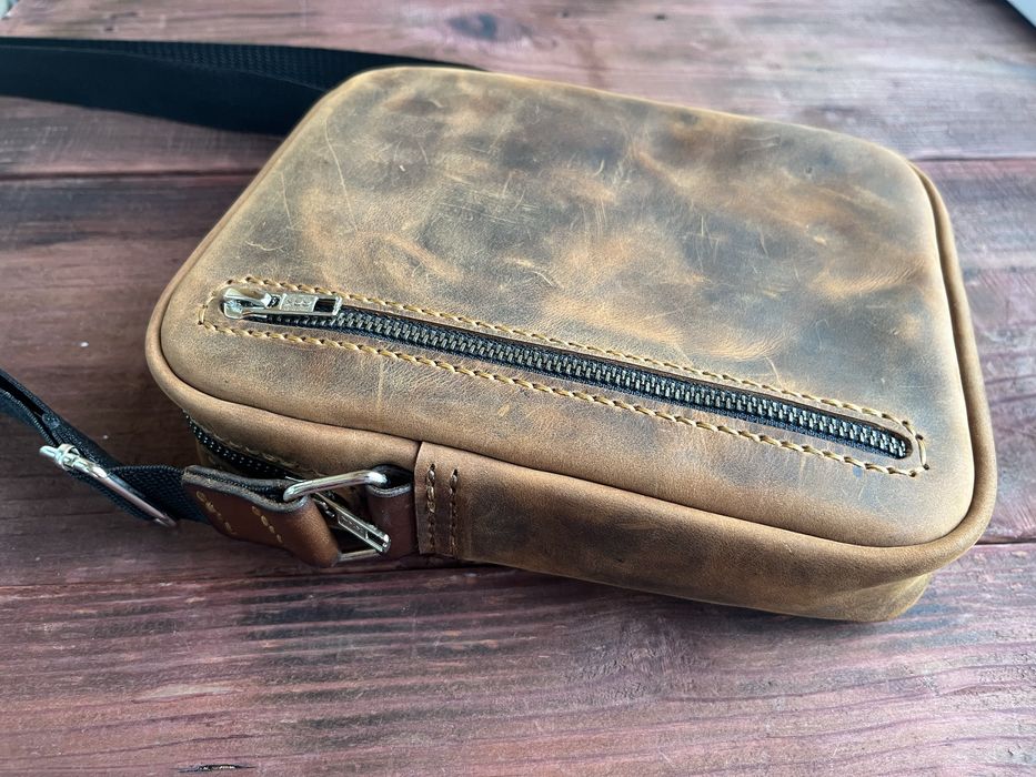 Шкіряні сумки ручної роботи.