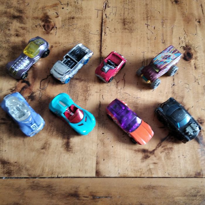 Autka Hot Wheeles 8 sztuk