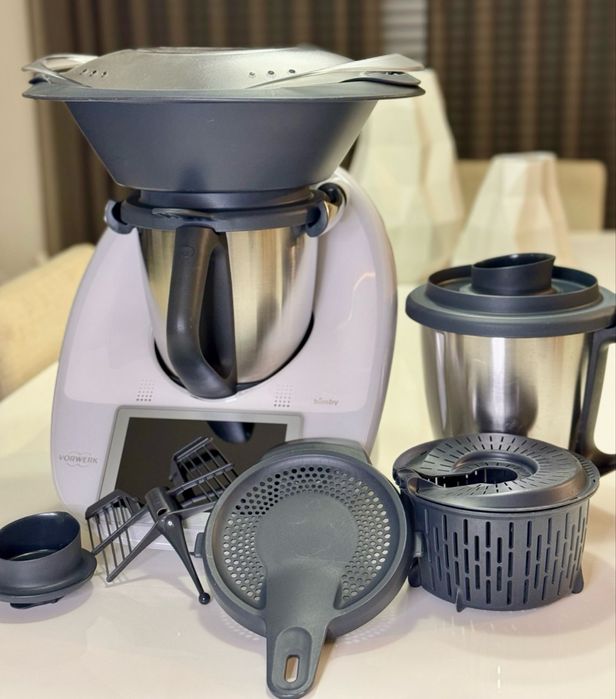 Bimby tm6 com com copo extra e mandolina