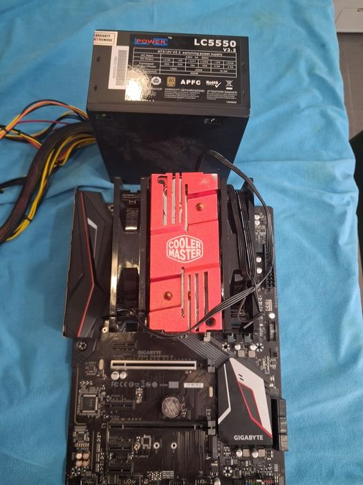 Vendo i5 9600k,motherboard z390x gaming, 16gb de ram ddr4 3200 mhz, fonte de alimentacao e cooler