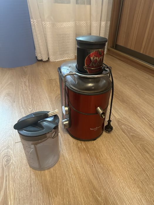 Соковижималка (соковичавниця) MOULINEX
