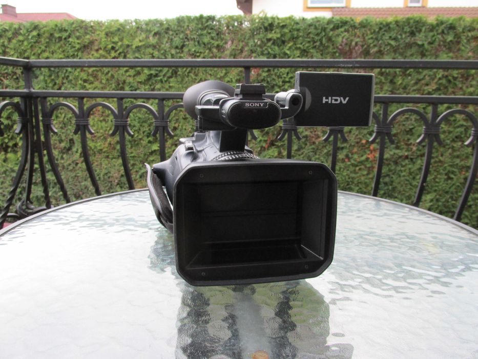 Kamera cyfrowa Sony HDR-FX1000E + lampa + akcesoria