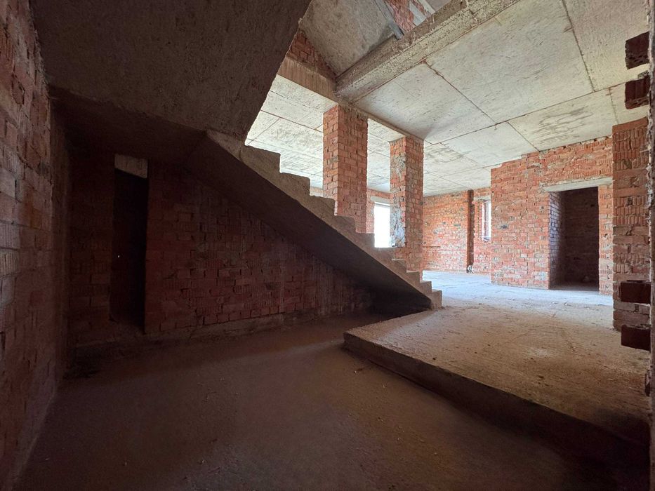 Продається будинок у с. Басівка | 212 м² | 8,5 соток | гараж на 2 авто