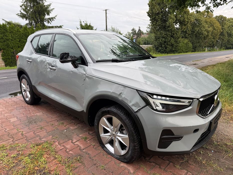 Volvo XC 40 2.0 TI / Hybryda/ 2024 rok / Mały Przebieg ! / Kamera /  Nawigacja/