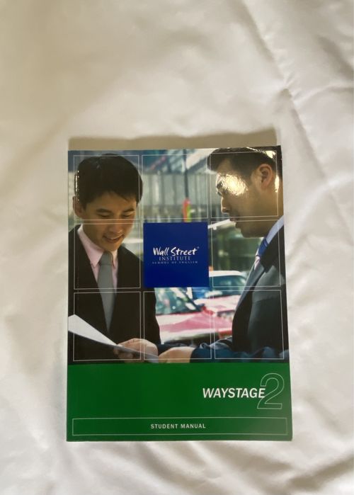 Livro e gramática “Wall Street English “