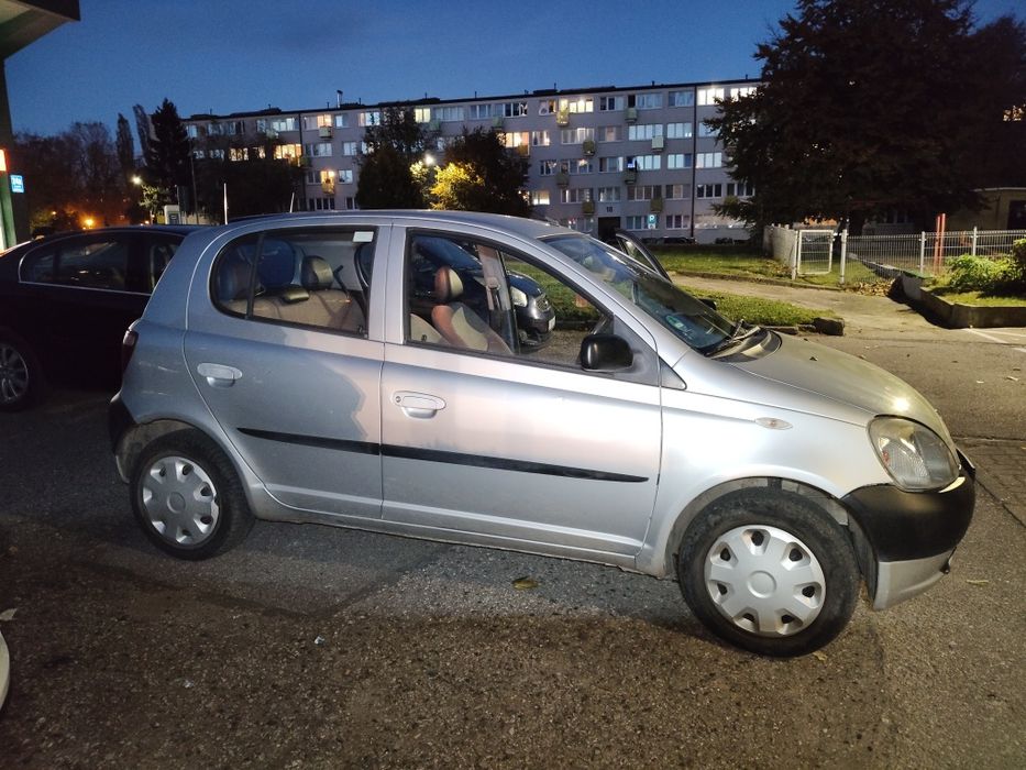 Toyota Yaris 2000 rok 1.0