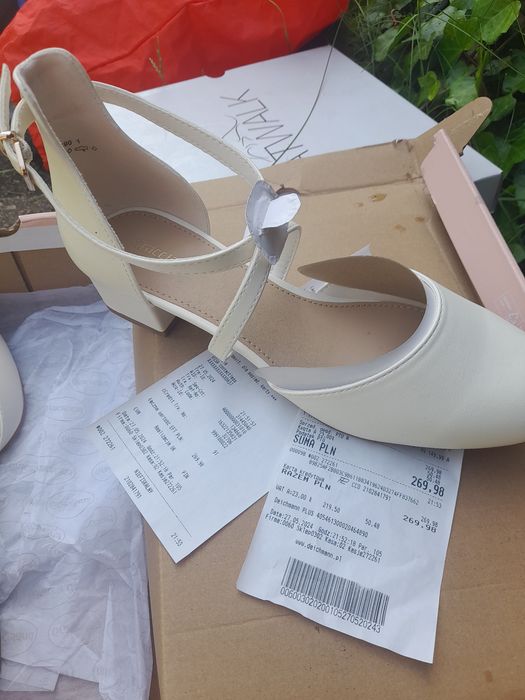 Nowe, buty białe eleganckie, na paseczku, mały obcas