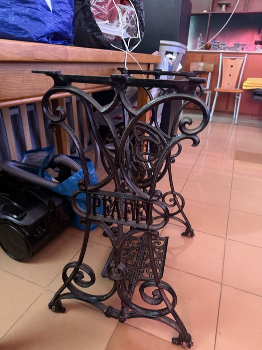 Maquina de costura com tampo em vidro