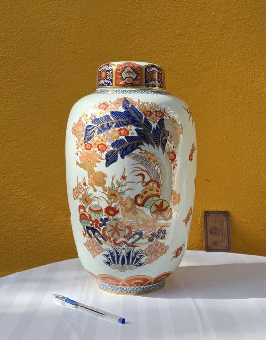 Jarrao porcelana Vista Alegre pintado à mão, edição numerada