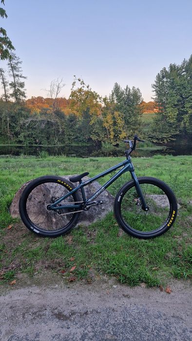 Bicicleta trial street hex team 2025
