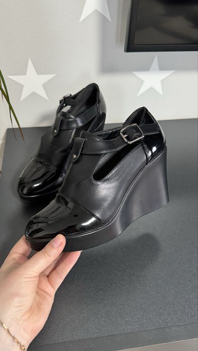 Туфлі на танкетці 38 розмір 24,5см