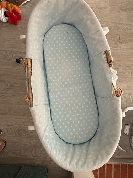 Vendo berço de bebé em verga