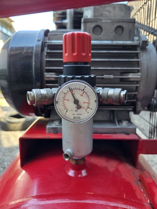 Kompresor powietrza  tłokowy sprężarka GGA made in italy 270L 10 bar 5,5kw