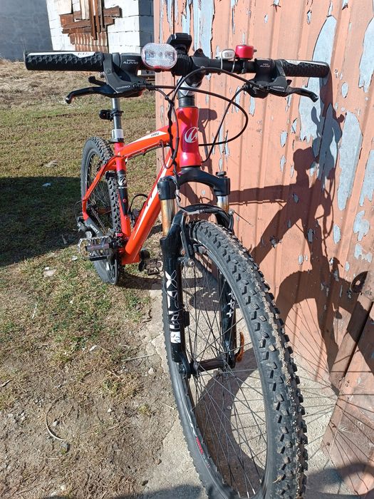 Czerwony rower górski Scrapper