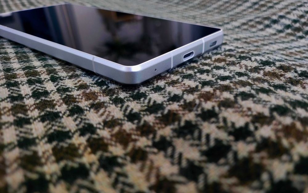 Sharp Aquos R8. Японское качество. MIL-STD-810G и IP68 2sim\256gb\6.4"