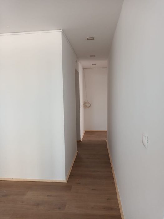 Espaço Comercial de 160 m² com Montra Panorâmica no Centro da Cidade