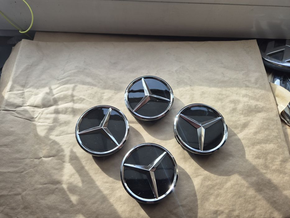 dekielki kapsle Mercedes czarne  z chromem 60/59mm
