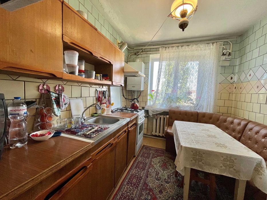 Продам 3 к. квартиру,р-н " 7-вітрів",вул.Клубна,99