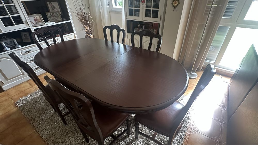 Conjunto de mesa com cadeiras