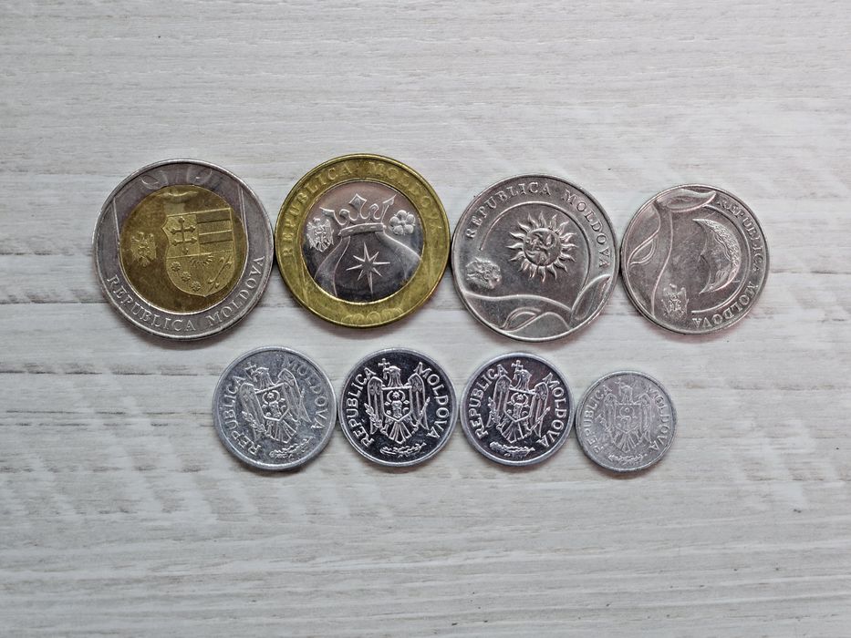 Наборы монет: Китай Джао, Корея, Гонконг, Япония, Индия, Молдова