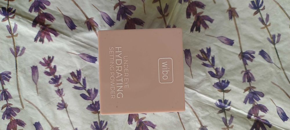 WIBO puder pod oczy hydrating setting powder. Z kolagenem