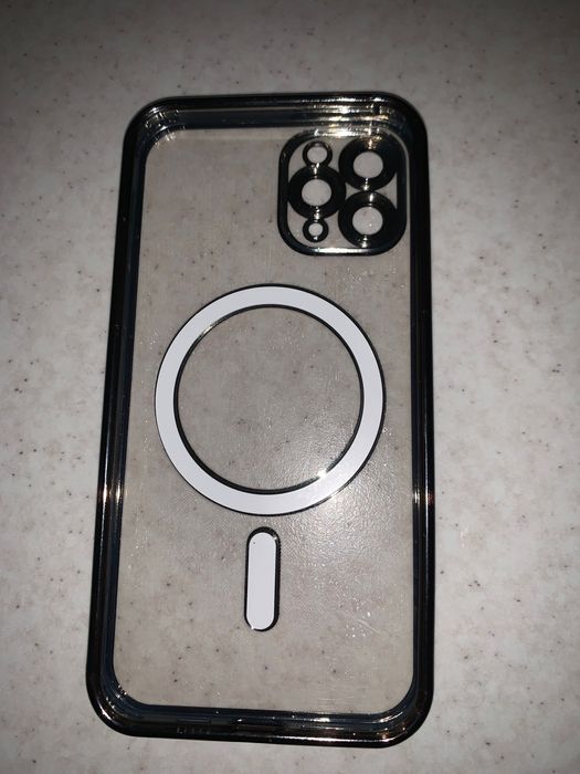 продам чехол на IPhone 11 Pro