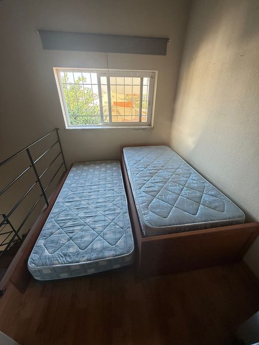 Cama dupla com gaveta + 2 colchões