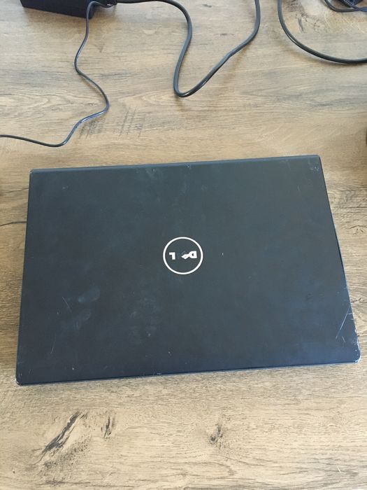 Продам ноутбук Dell на запчастини ВМИКАЄТЬСЯ