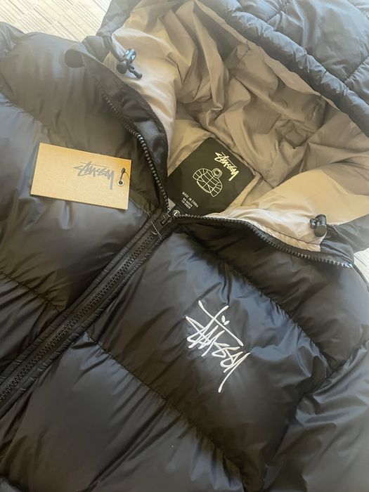 kispo stüssy preto e cinzento