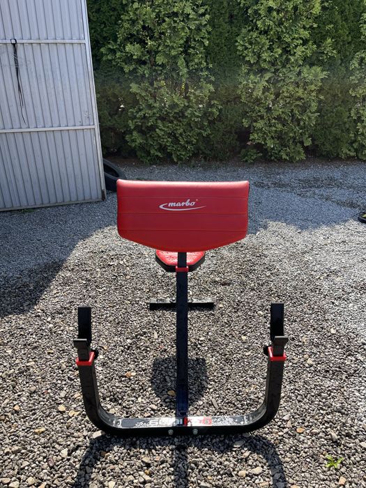 modlitewnik ze stojakiem pod sztangę od Marbo Sport (seria Semi-Pro)