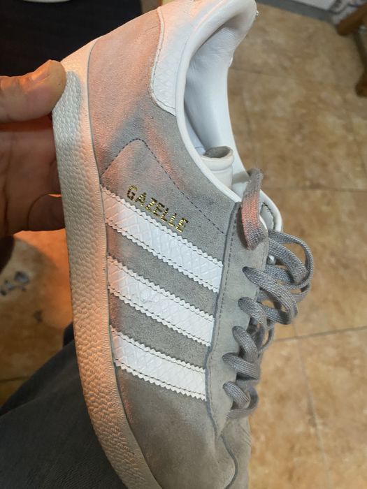 Dapatilhas dois pares de sapatilhas usados como novos