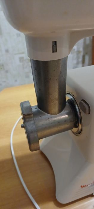 Електрична м'ясорубка.