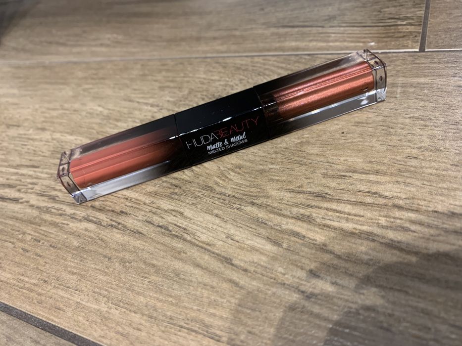 Huda Beauty Melted Shadows 2w1 płynny cień Hot Sauce / Cherry Soda