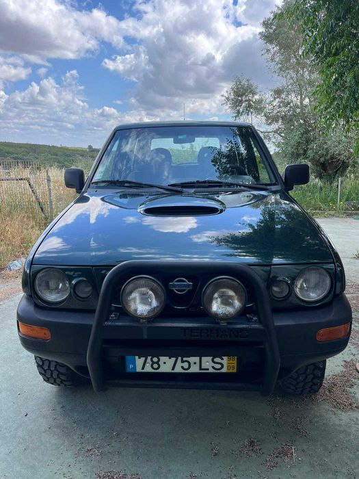 Nissan Terrano impecável