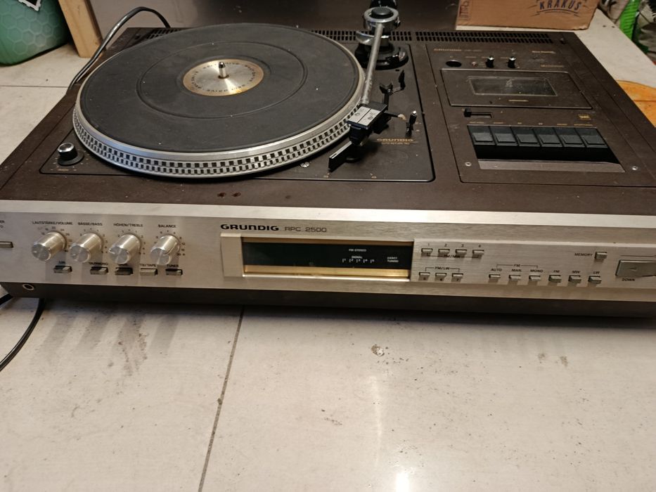 Gramofon Grundig RPC 2500