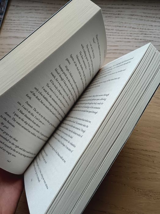 Livro Juvenil - Children of Blood and Bone