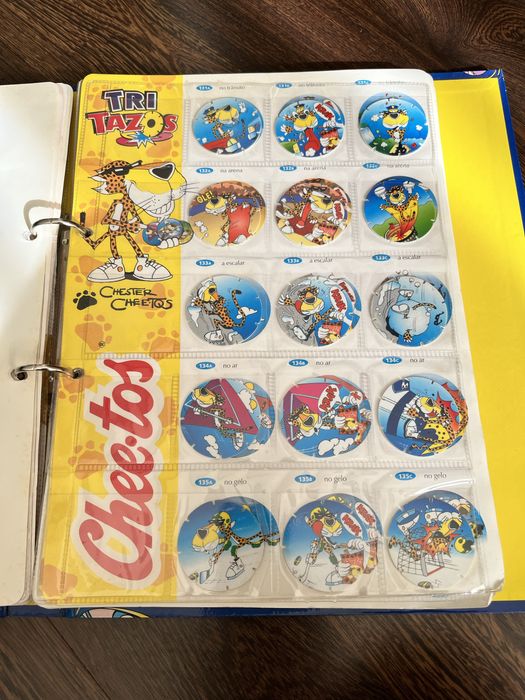 Caderneta de tazos completa
