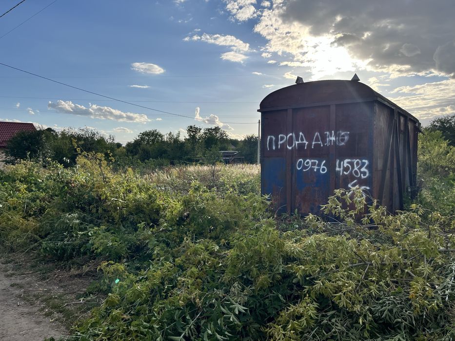 Земельна ділянка (з залізничним вагончиком) с. Городок Рівненського району