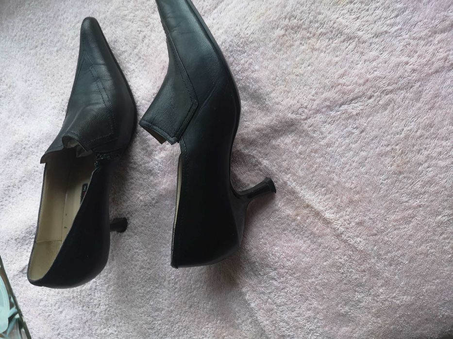 Кожаные лодочки.