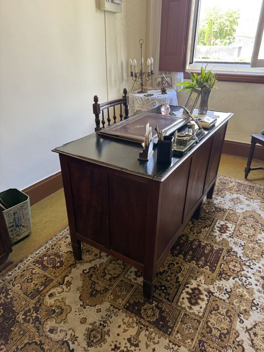 Mesa de escritório em madeira dos anos 70