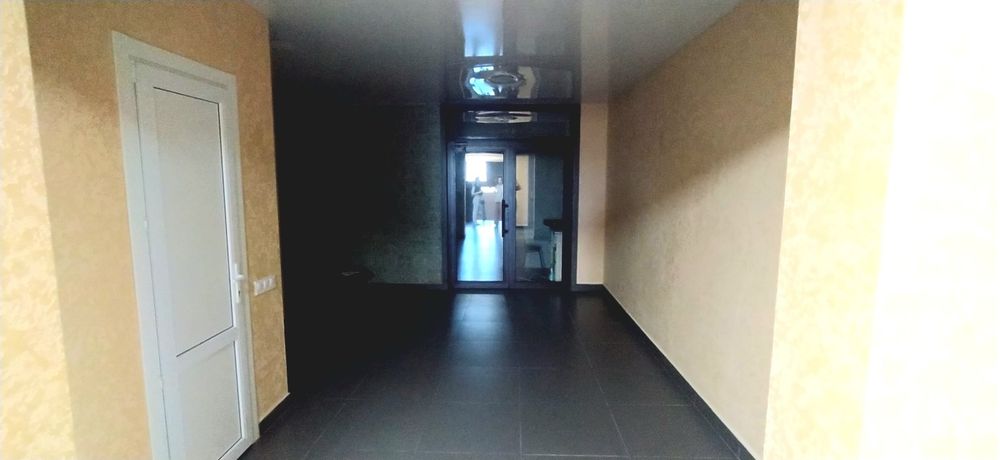 2-кімнатна квартира 77,5 кв.м. з АОГВ. 709$/кв.м. Будинок зданий та заселений.